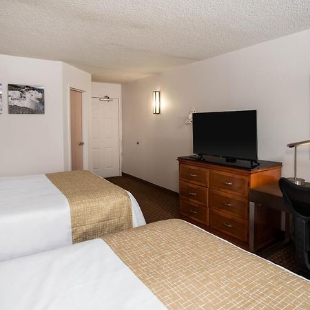 Travelodge By Wyndham Fort Wayne North Екстериор снимка