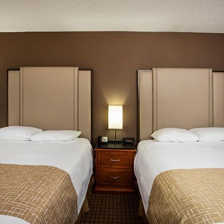 Travelodge By Wyndham Fort Wayne North Екстериор снимка