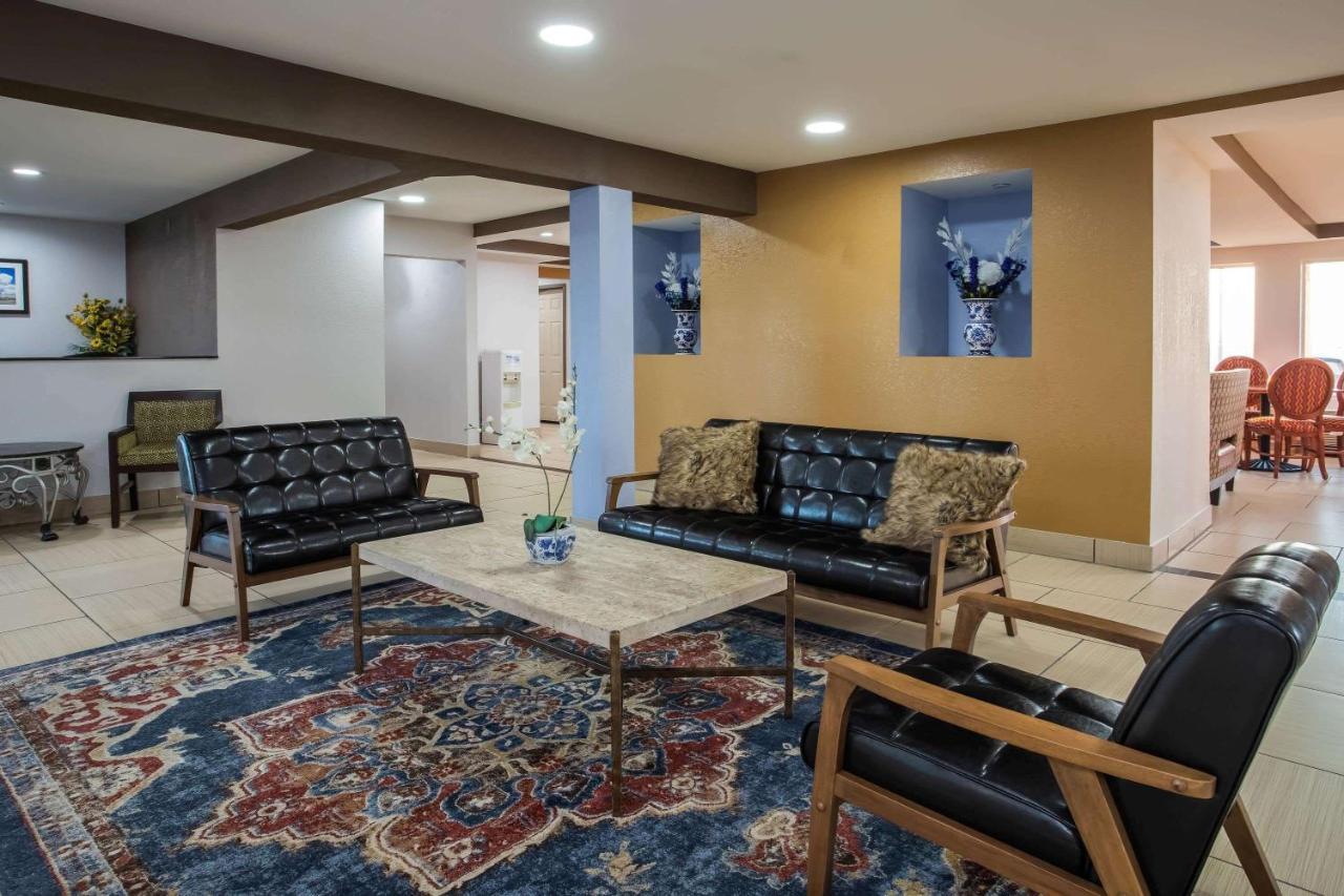 Travelodge By Wyndham Fort Wayne North Екстериор снимка