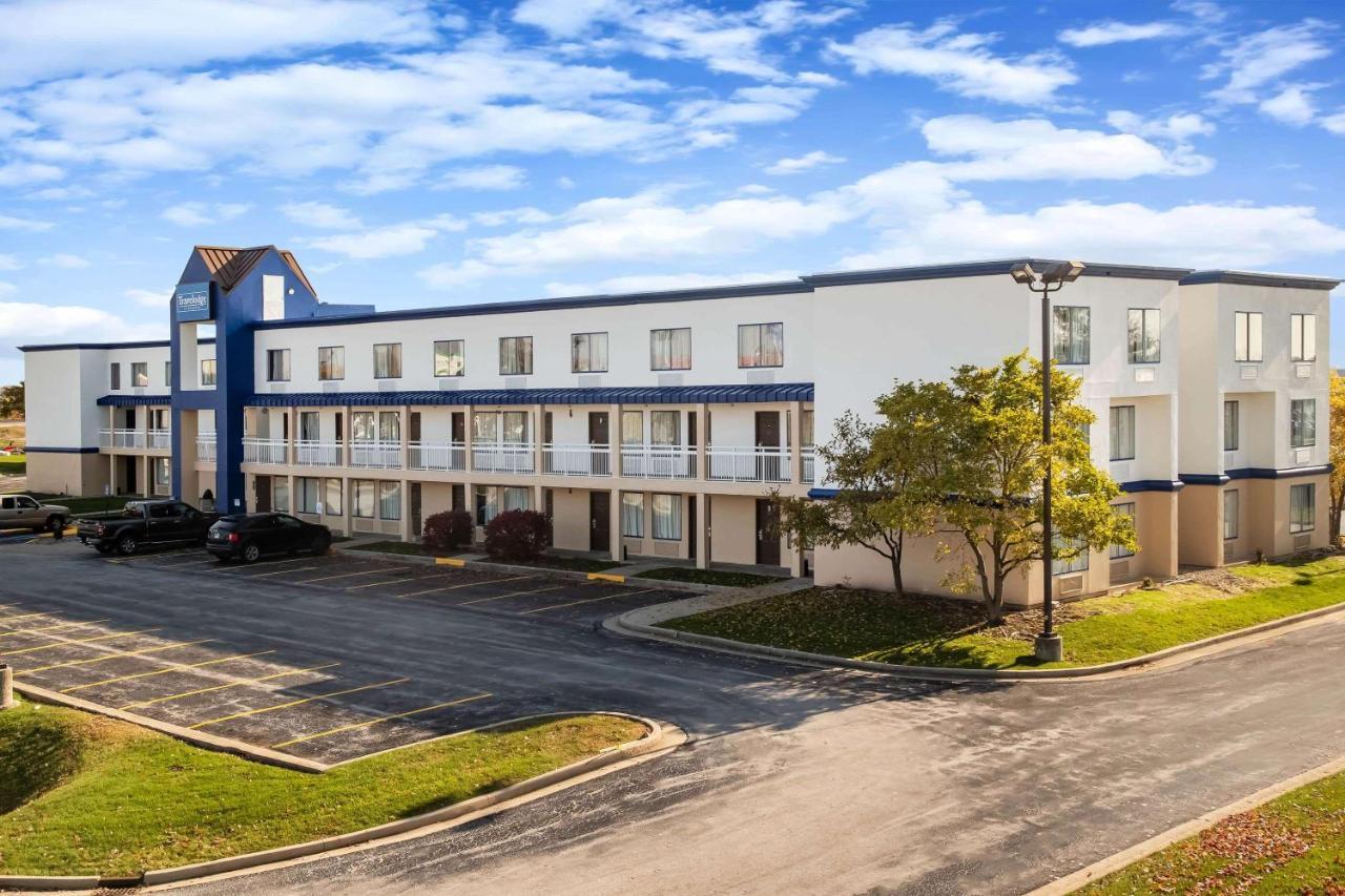 Travelodge By Wyndham Fort Wayne North Екстериор снимка