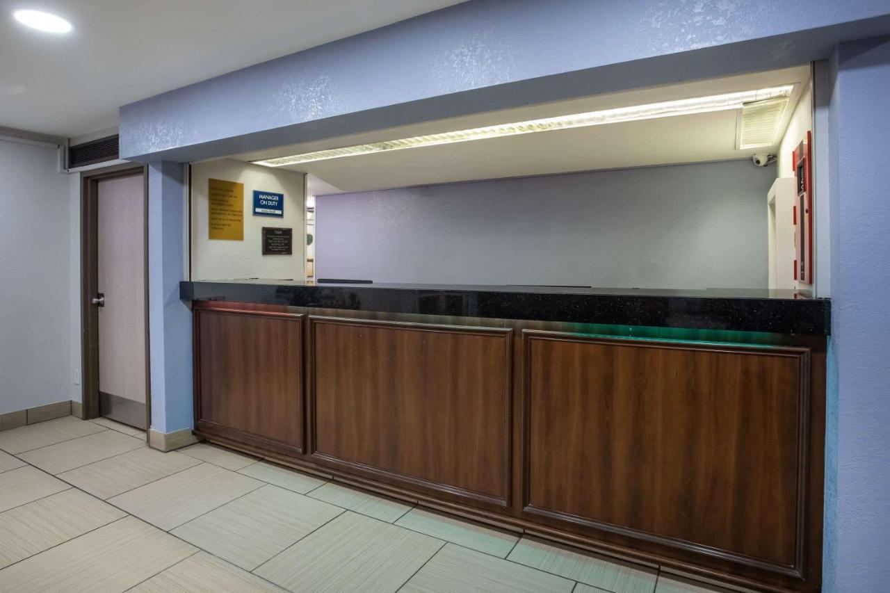 Travelodge By Wyndham Fort Wayne North Екстериор снимка