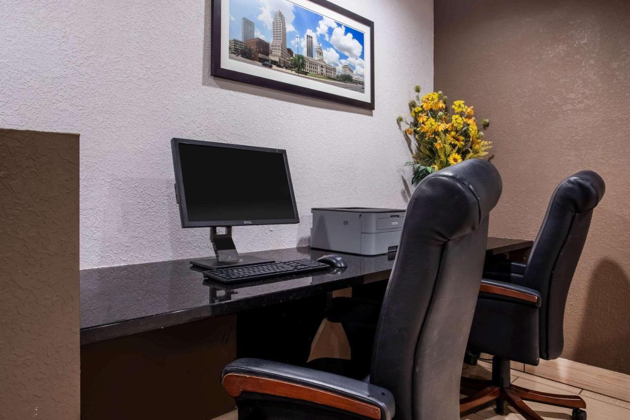 Travelodge By Wyndham Fort Wayne North Екстериор снимка