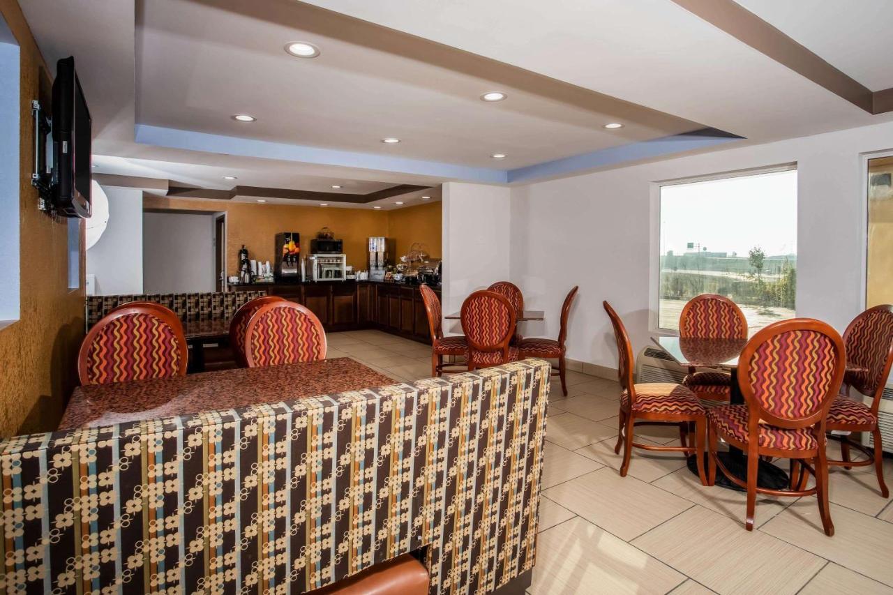 Travelodge By Wyndham Fort Wayne North Екстериор снимка