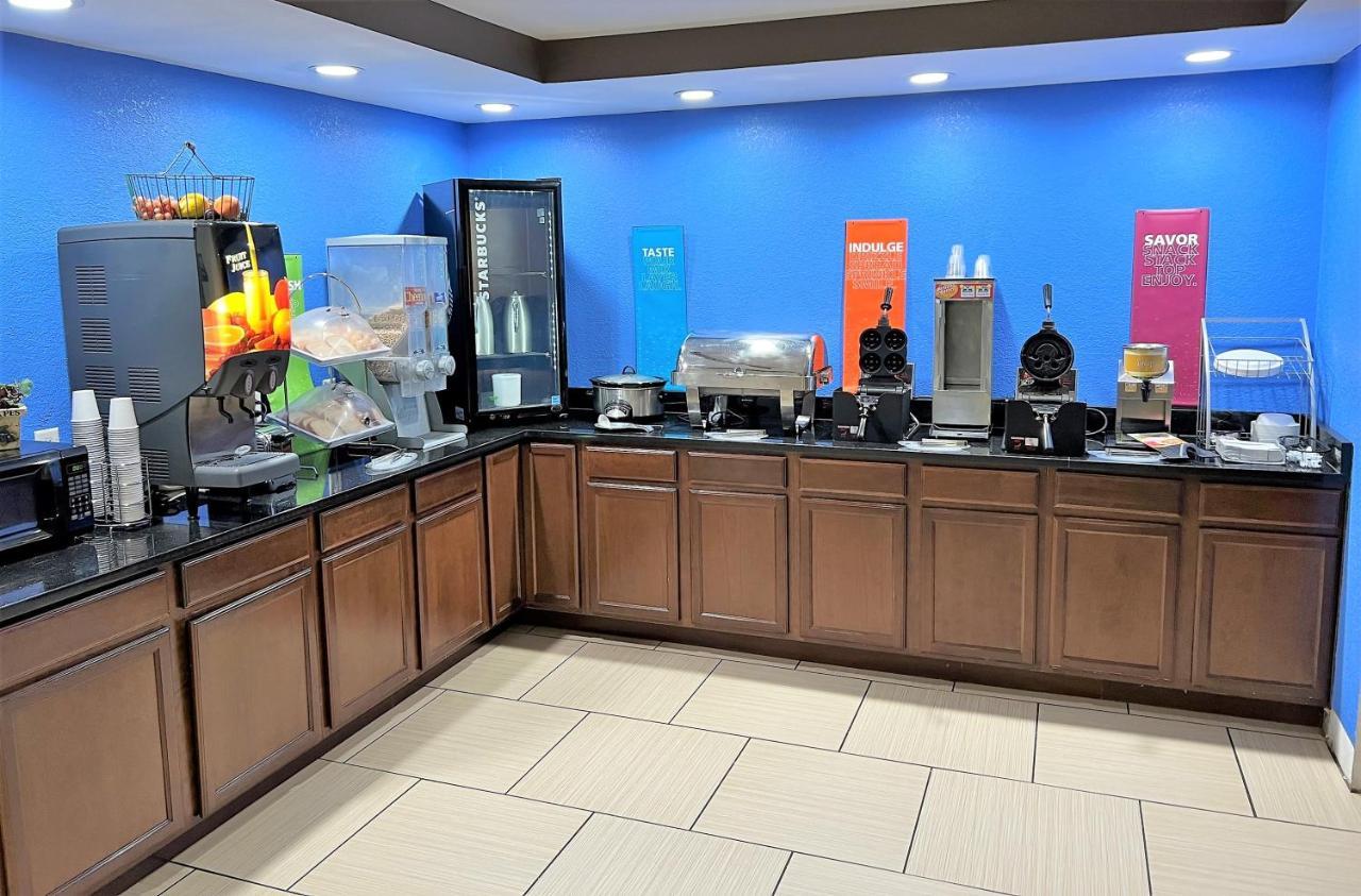 Travelodge By Wyndham Fort Wayne North Екстериор снимка