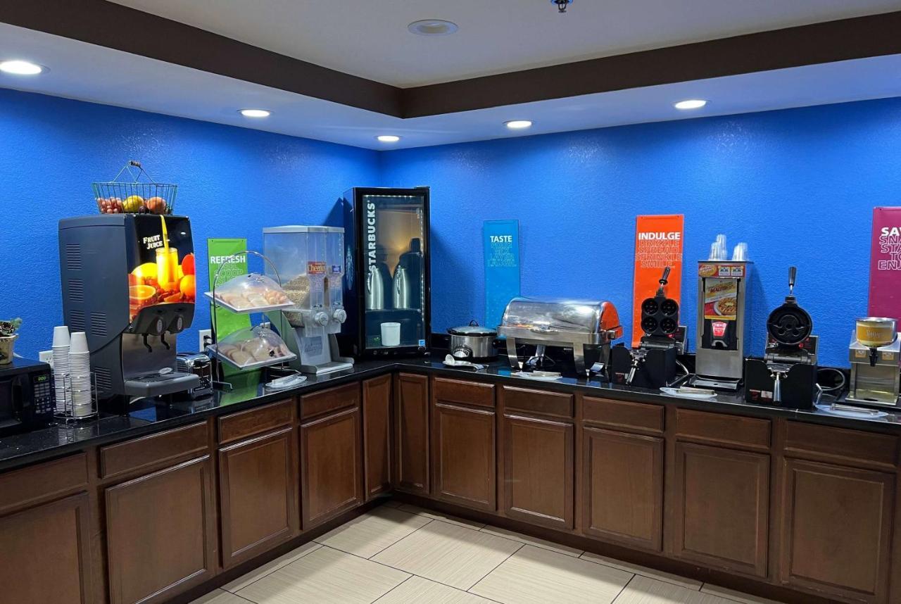 Travelodge By Wyndham Fort Wayne North Екстериор снимка