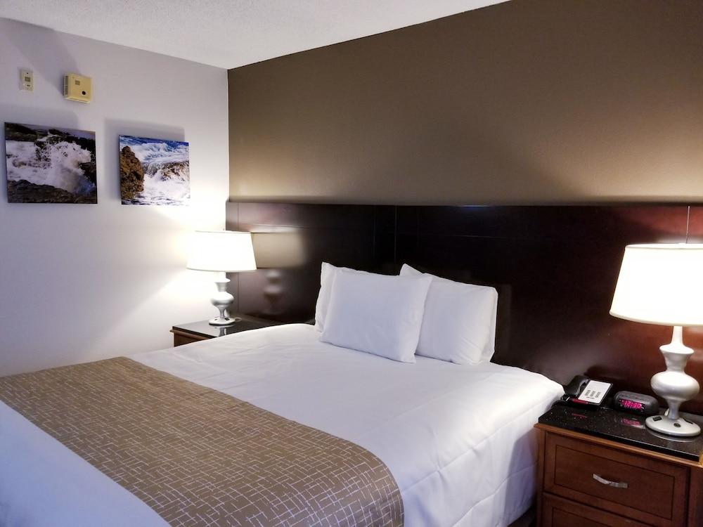 Travelodge By Wyndham Fort Wayne North Екстериор снимка