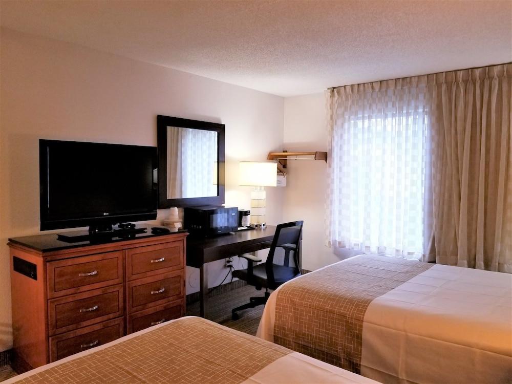 Travelodge By Wyndham Fort Wayne North Екстериор снимка