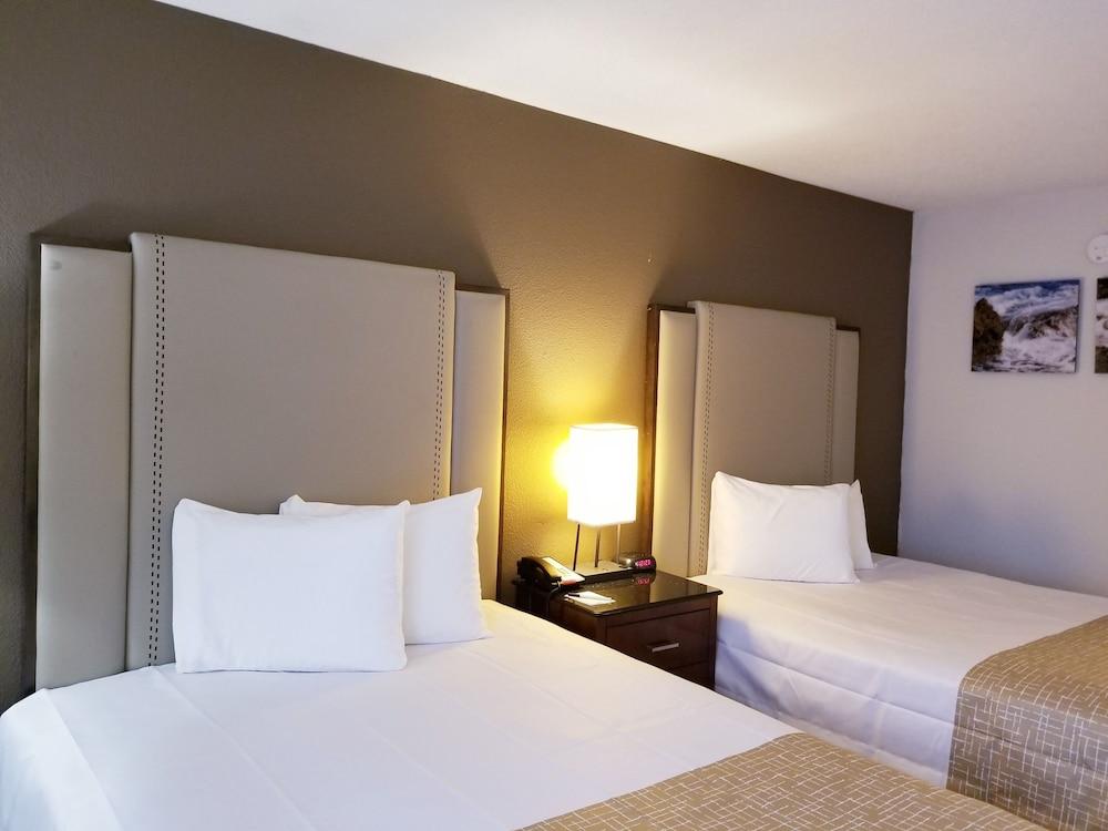 Travelodge By Wyndham Fort Wayne North Екстериор снимка