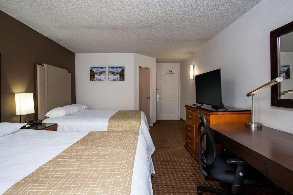 Travelodge By Wyndham Fort Wayne North Екстериор снимка