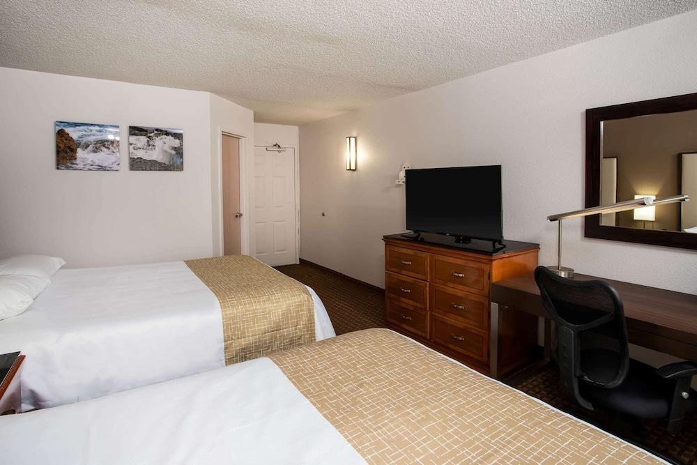 Travelodge By Wyndham Fort Wayne North Екстериор снимка