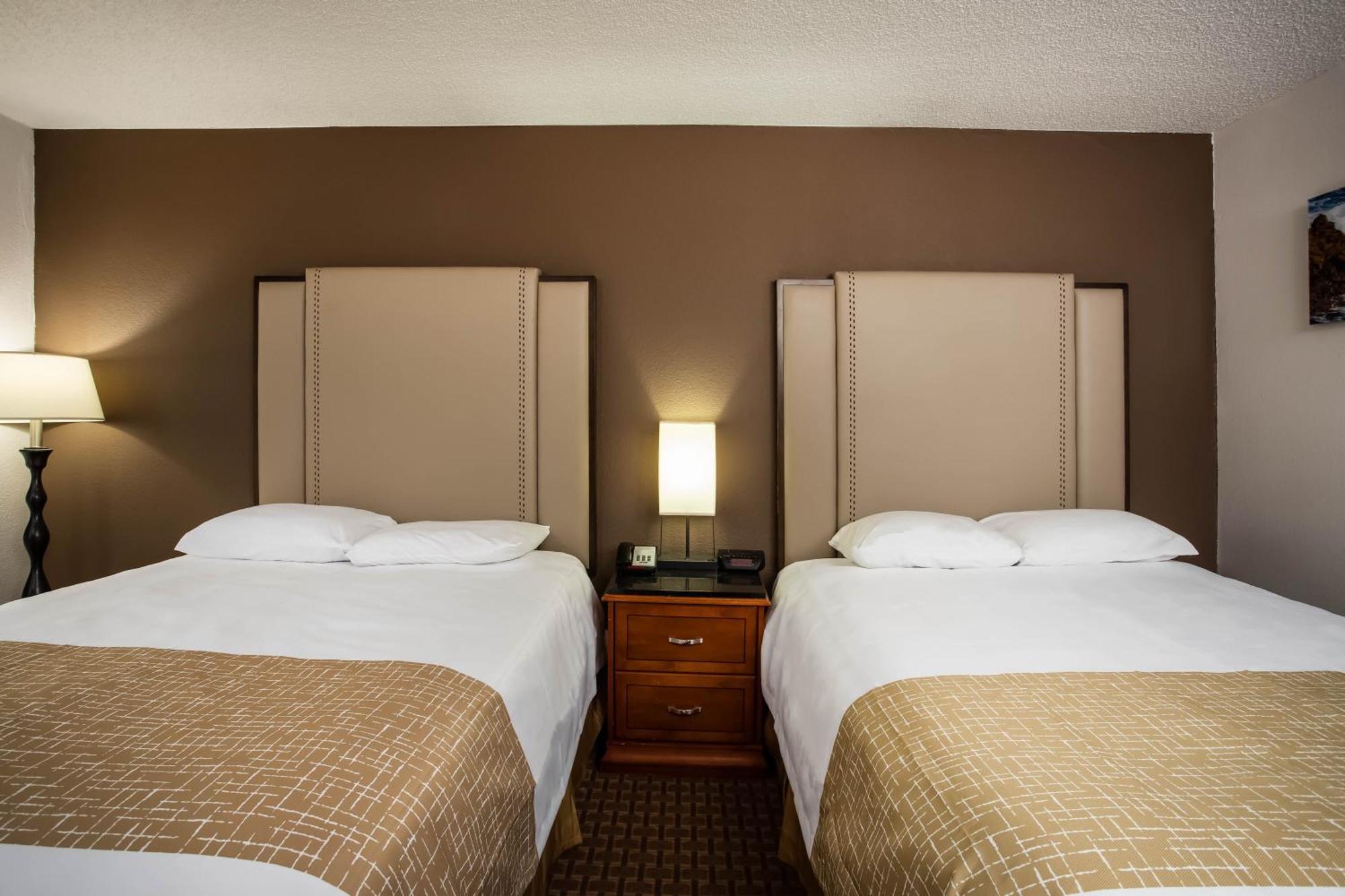 Travelodge By Wyndham Fort Wayne North Екстериор снимка