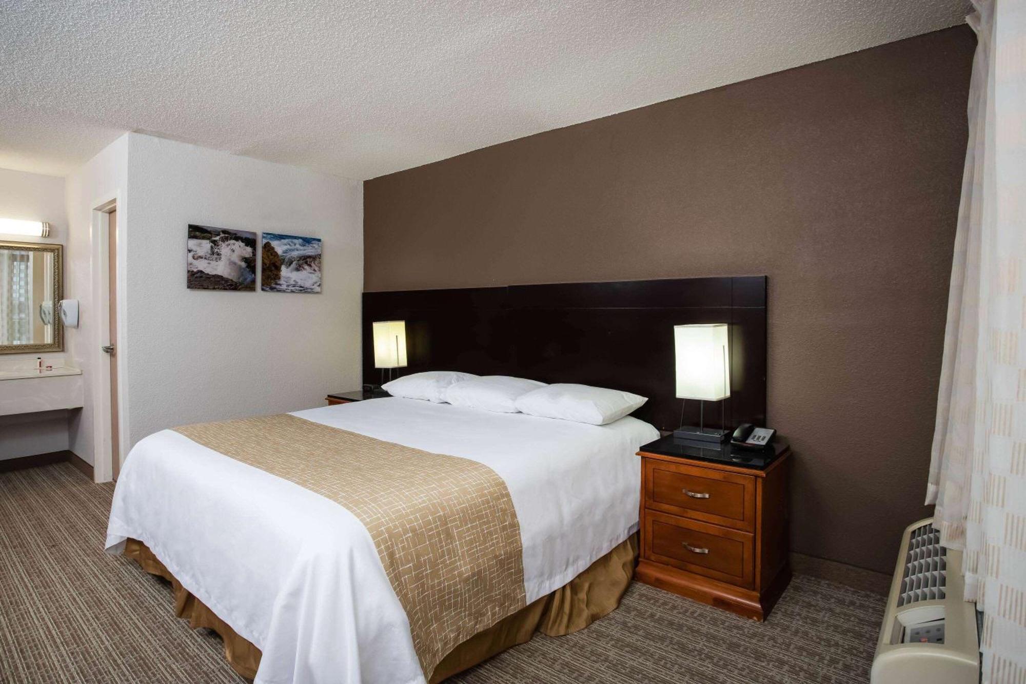 Travelodge By Wyndham Fort Wayne North Екстериор снимка
