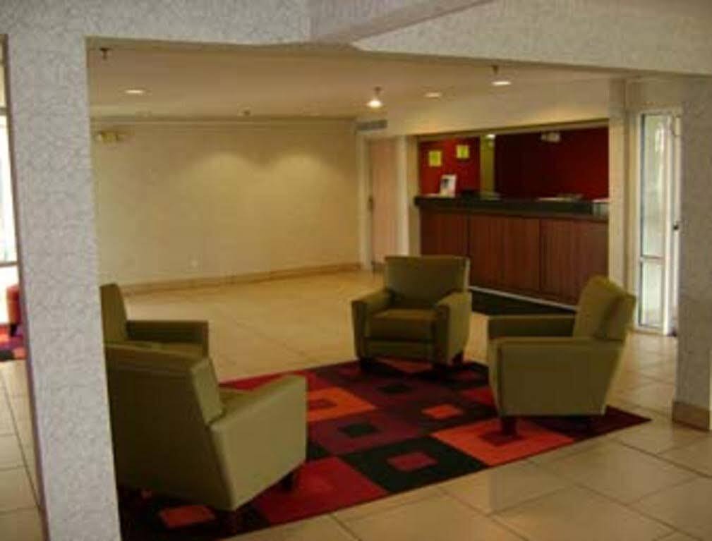 Travelodge By Wyndham Fort Wayne North Екстериор снимка