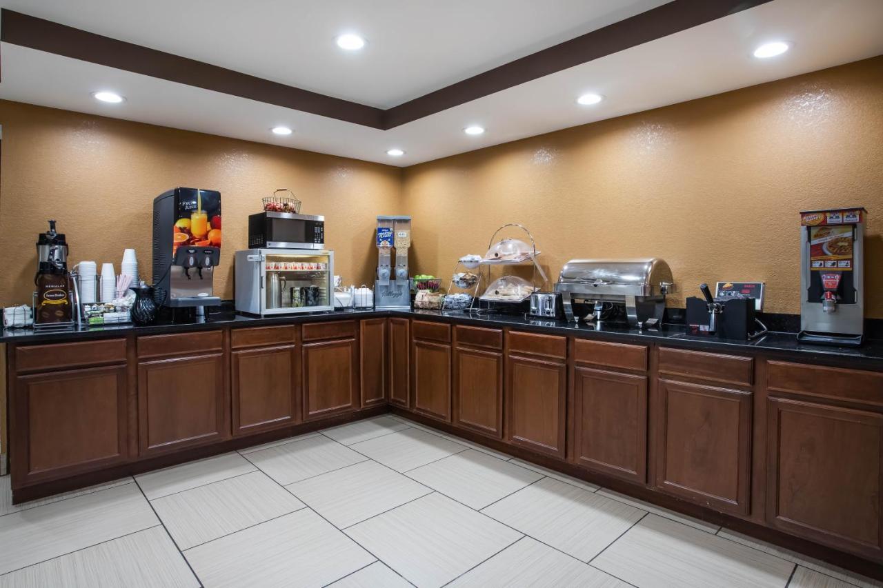 Travelodge By Wyndham Fort Wayne North Екстериор снимка